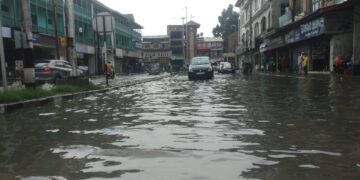 Roads, lanes inundated as heavy rain lashes Sgr, other J&K parts