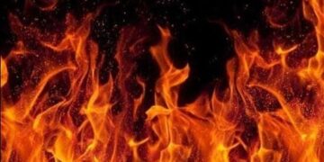 Blaze Guts Darul Uloom & Two Residential Houses in Srinagar.