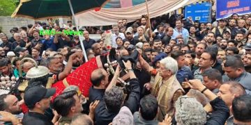 Youm-e-Ashura Observed with Reverence in Srinagar: Zuljanah Procession Sees Massive Participation, LG Manoj Sinha Joins Shia Mourners
