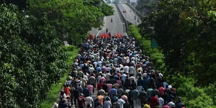 Nationwide Bharat Bandh: Trade Unions Protest, Rail Tracks Blocked in Jadavpur