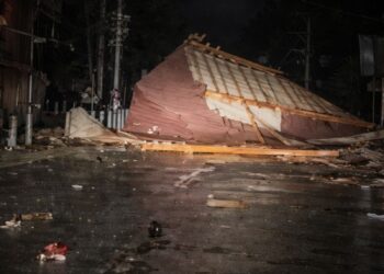 Severe Winds Sweep J&K, Trigger Damage and Power Outages; Orange Alert Sounded